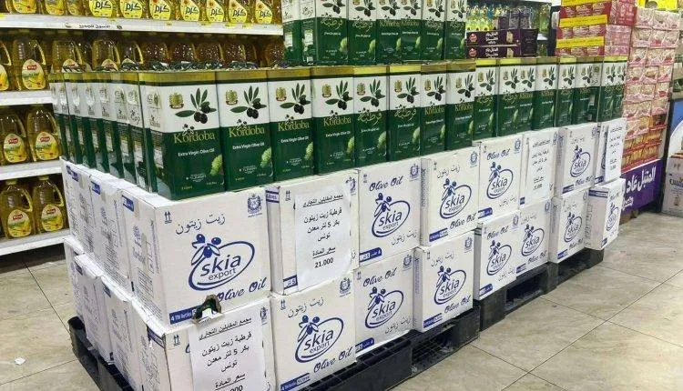 بعد الازدحام والتهافت.. الحكومة تتدخل لحل مشكلة توزيع زيت الزيتون التونسي