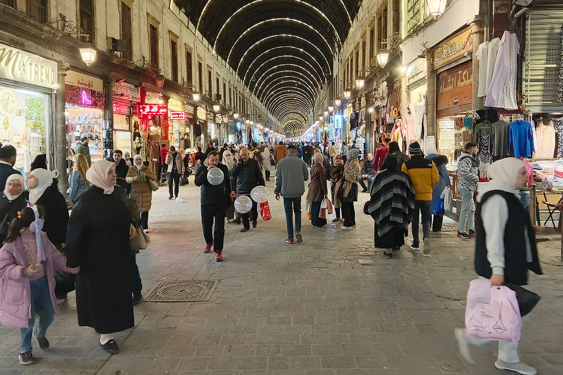 رمضان في دمشق: عادات تتحدى الغلاء وتقاليد تتلاشى