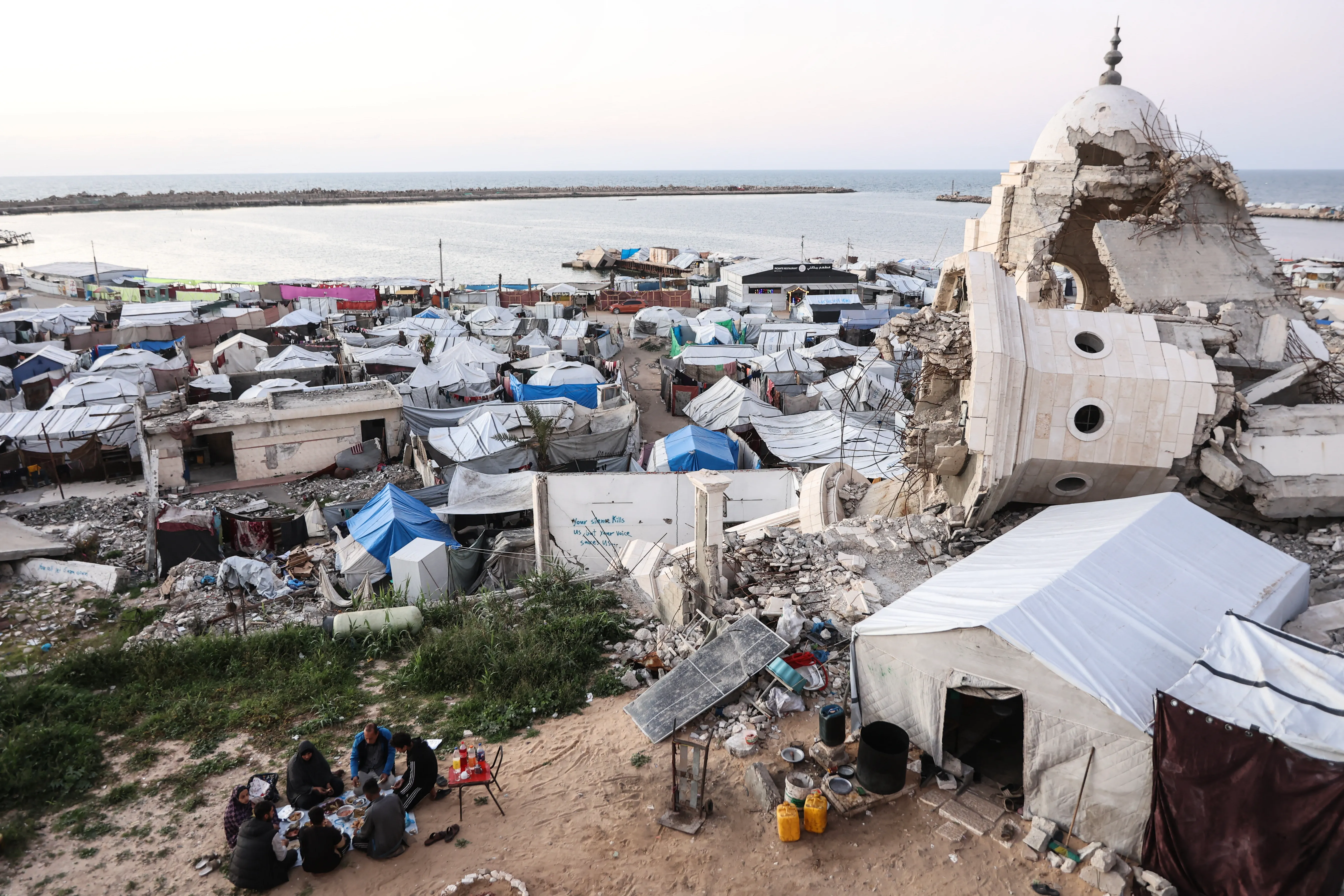 تصعيد في غزة: غارات إسرائيلية وتدهور الأوضاع الإنسانية